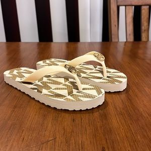 Michael Kors Jetset Flip Flops Sandals Shoes new vanilla Girls Youth Sizes